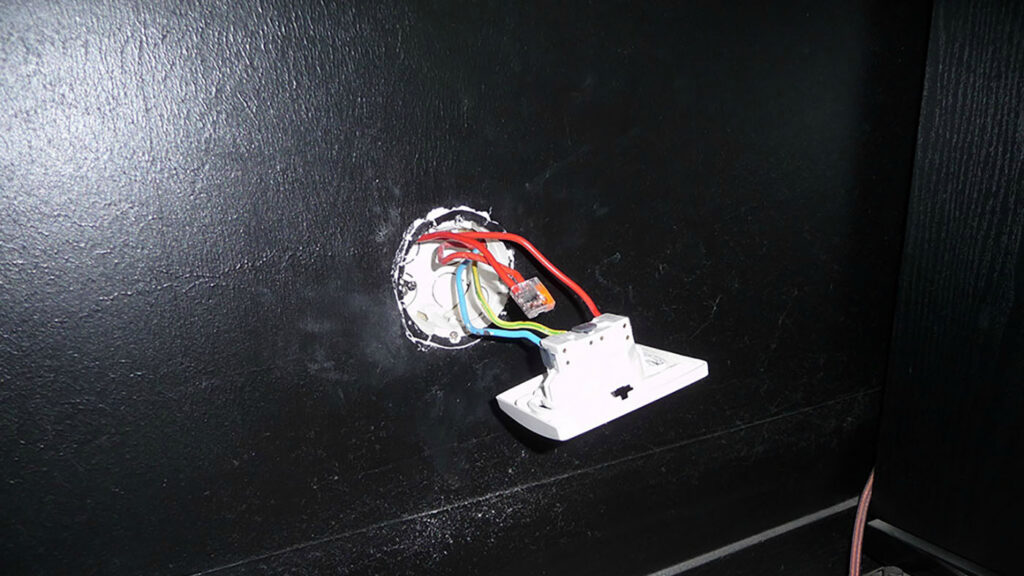 Prise électrique commandée